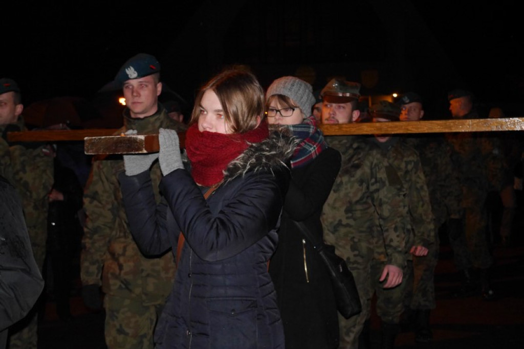 XVI Droga Krzyżowa w Brzegu [fotorelacja]