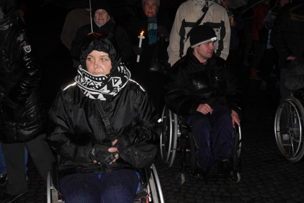 XVI Droga Krzyżowa w Brzegu [fotorelacja]