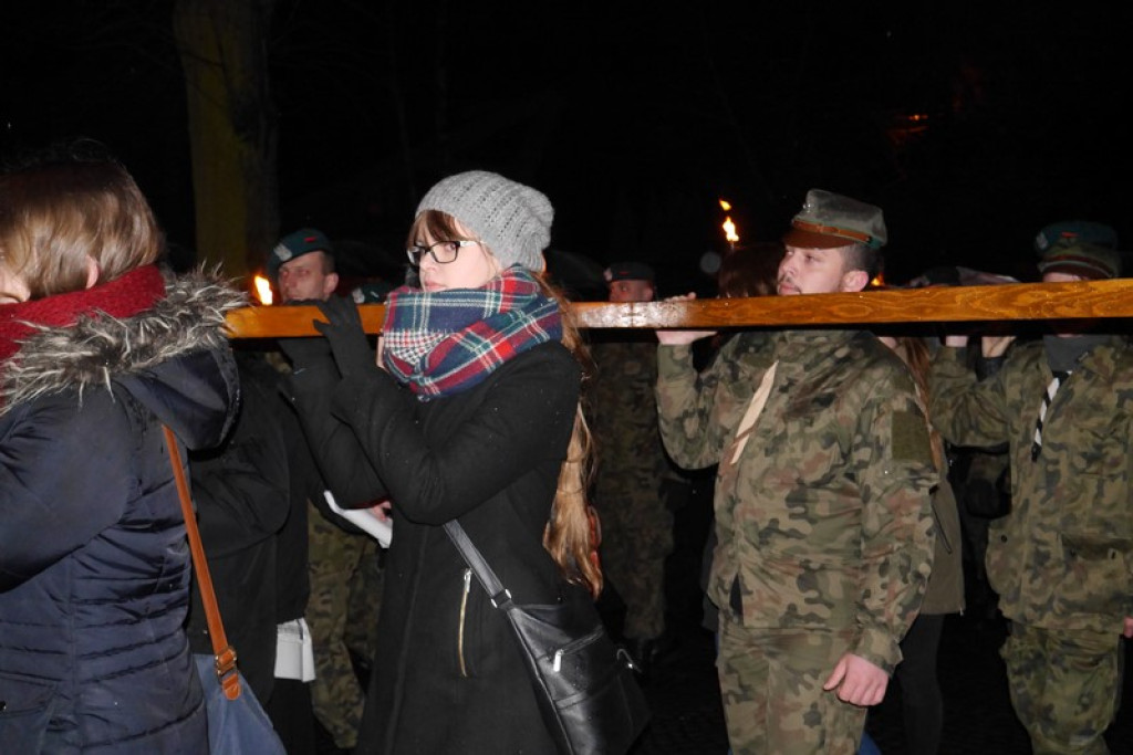 XVI Droga Krzyżowa w Brzegu [fotorelacja]