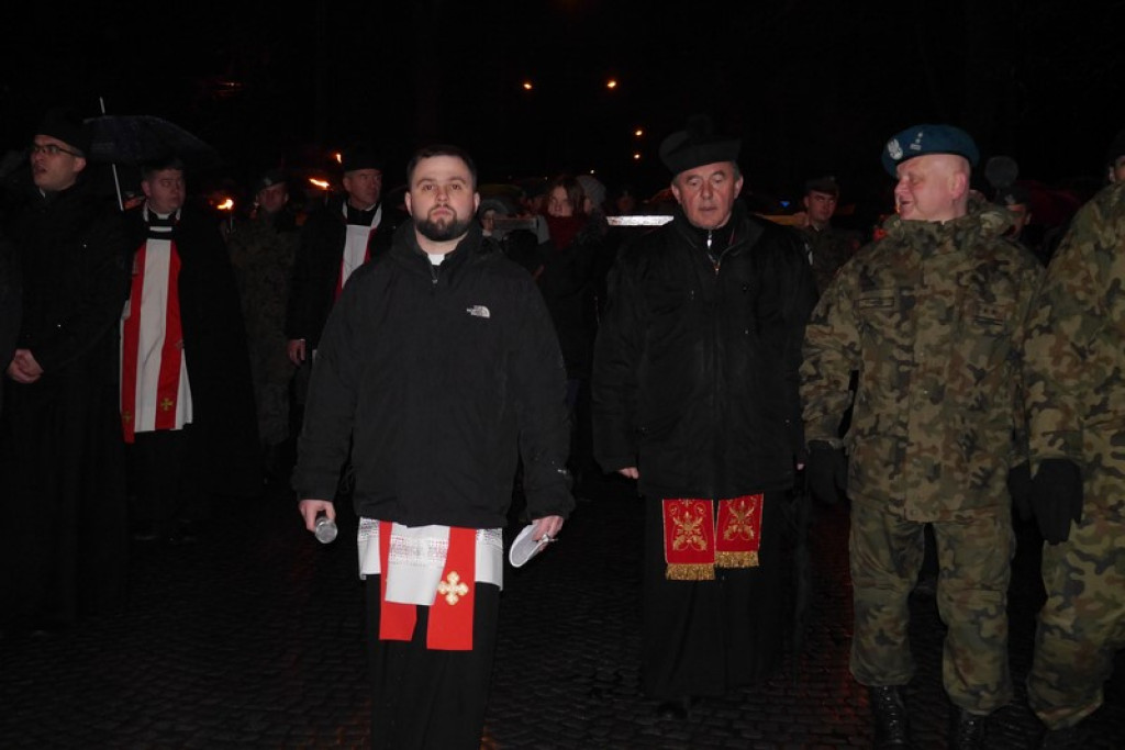 XVI Droga Krzyżowa w Brzegu [fotorelacja]