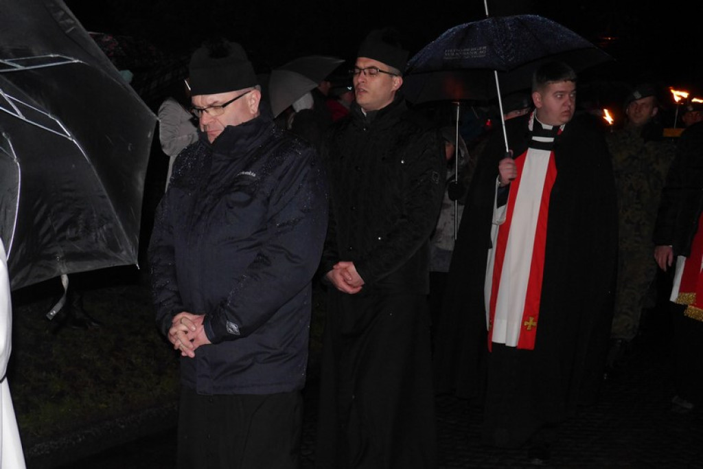 XVI Droga Krzyżowa w Brzegu [fotorelacja]