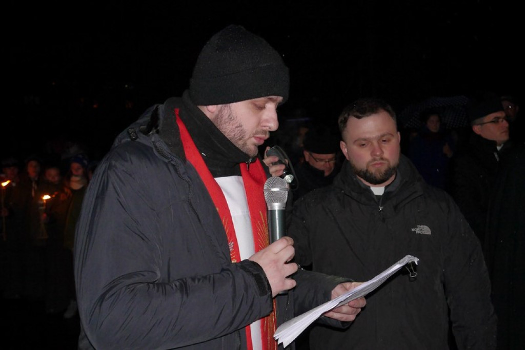 XVI Droga Krzyżowa w Brzegu [fotorelacja]