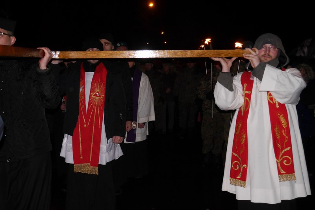 XVI Droga Krzyżowa w Brzegu [fotorelacja]