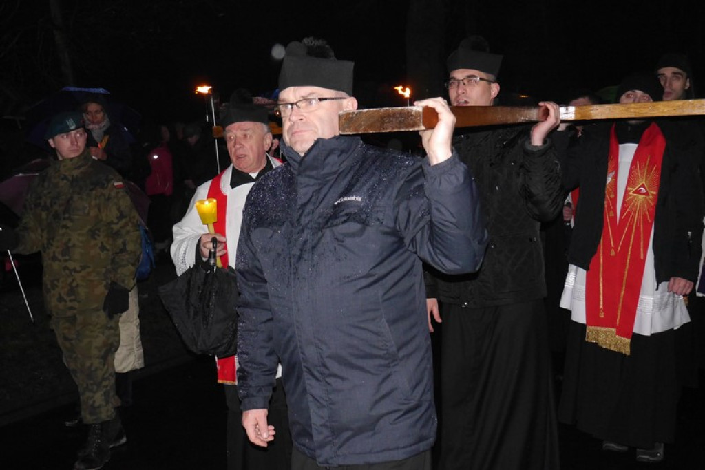 XVI Droga Krzyżowa w Brzegu [fotorelacja]