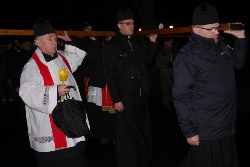 XVI Droga Krzyżowa w Brzegu [fotorelacja]