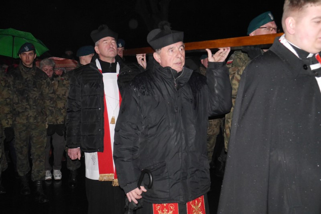 XVI Droga Krzyżowa w Brzegu [fotorelacja]