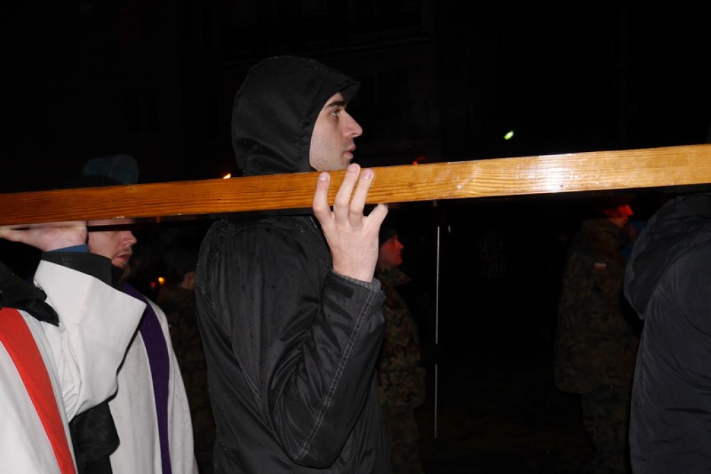 XVI Droga Krzyżowa w Brzegu [fotorelacja]