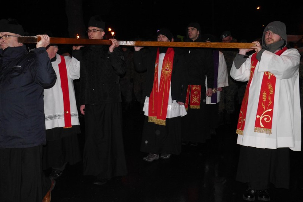 XVI Droga Krzyżowa w Brzegu [fotorelacja]