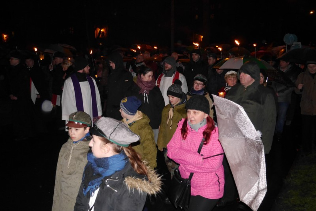 XVI Droga Krzyżowa w Brzegu [fotorelacja]