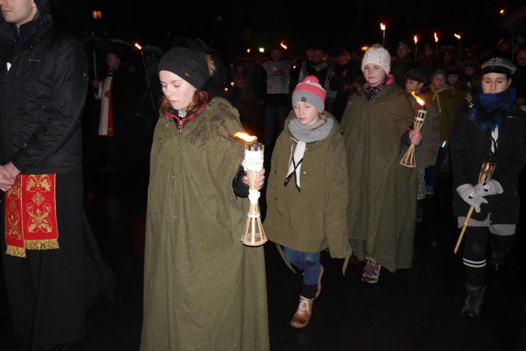 XVI Droga Krzyżowa w Brzegu [fotorelacja]