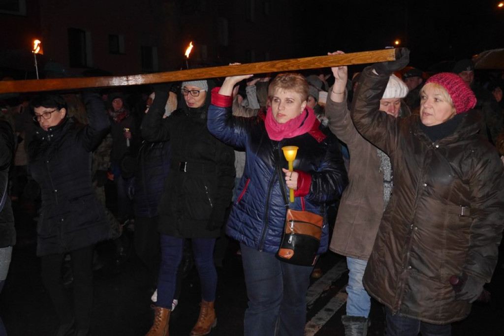 XVI Droga Krzyżowa w Brzegu [fotorelacja]