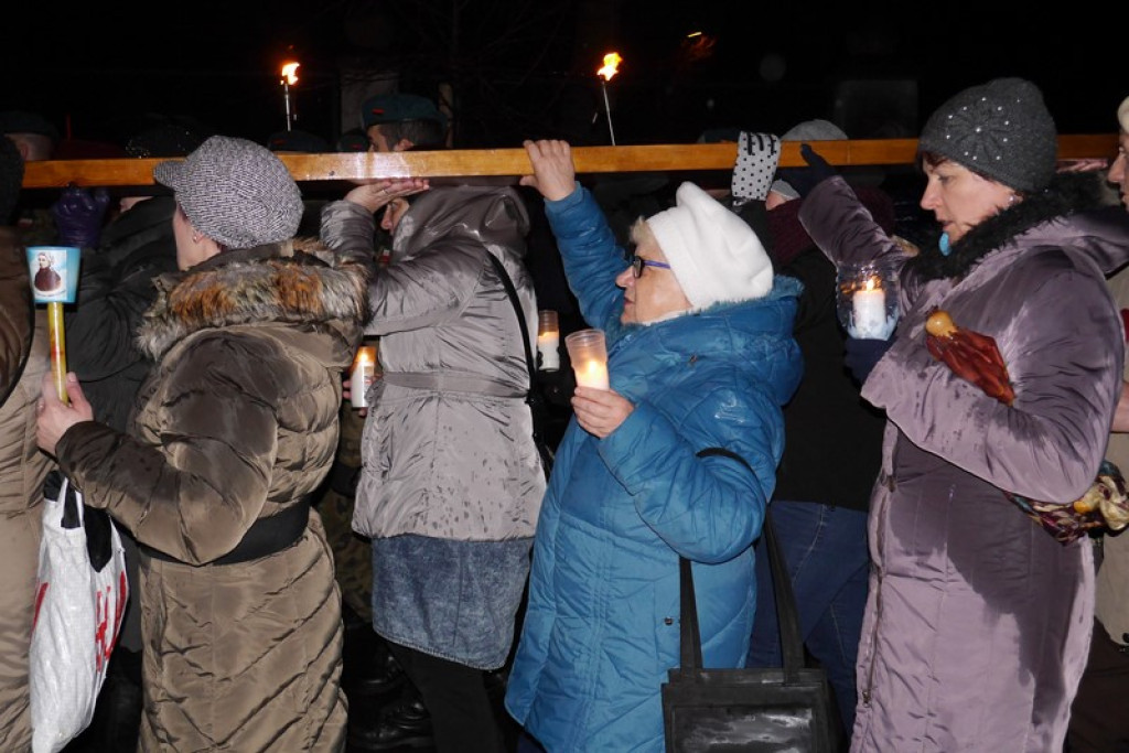 XVI Droga Krzyżowa w Brzegu [fotorelacja]