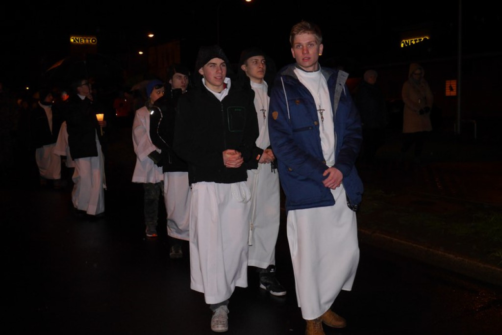 XVI Droga Krzyżowa w Brzegu [fotorelacja]