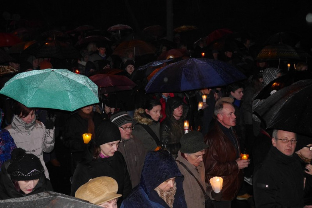 XVI Droga Krzyżowa w Brzegu [fotorelacja]