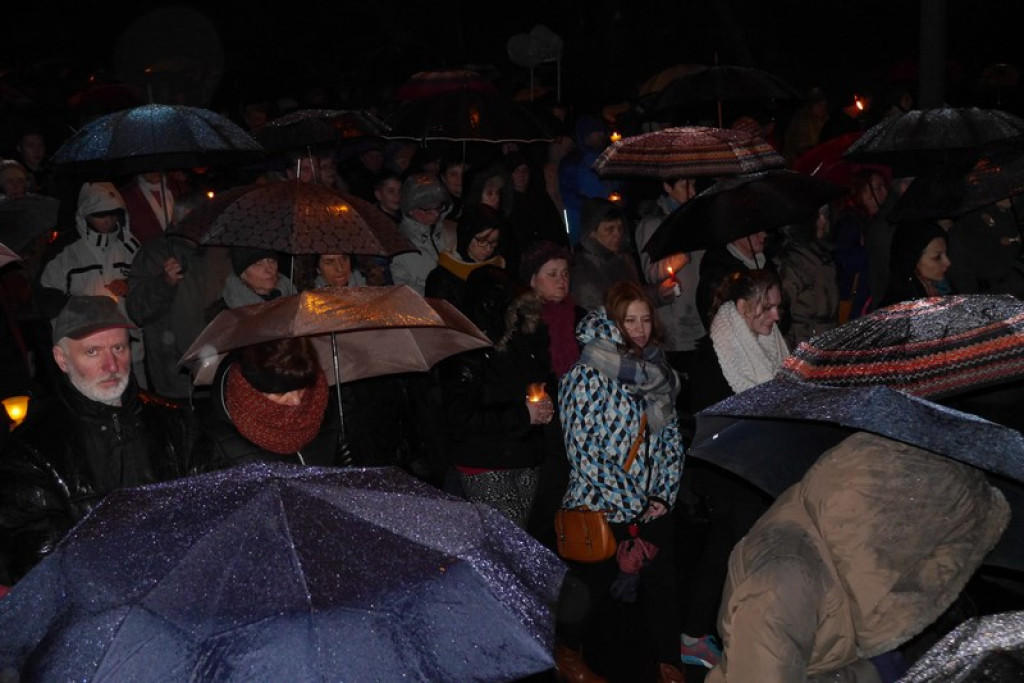 XVI Droga Krzyżowa w Brzegu [fotorelacja]