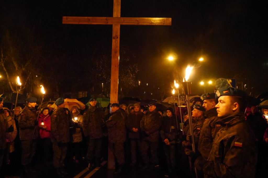 XVI Droga Krzyżowa w Brzegu [fotorelacja]