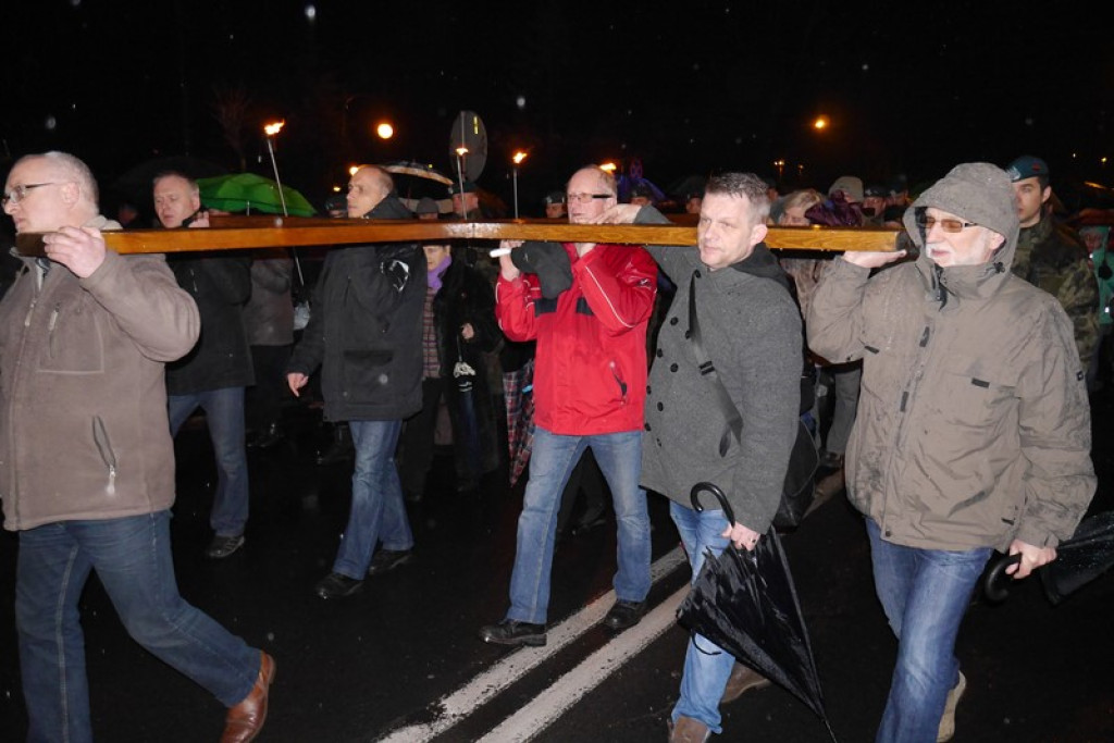 XVI Droga Krzyżowa w Brzegu [fotorelacja]