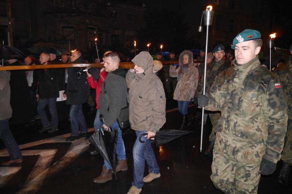 XVI Droga Krzyżowa w Brzegu [fotorelacja]