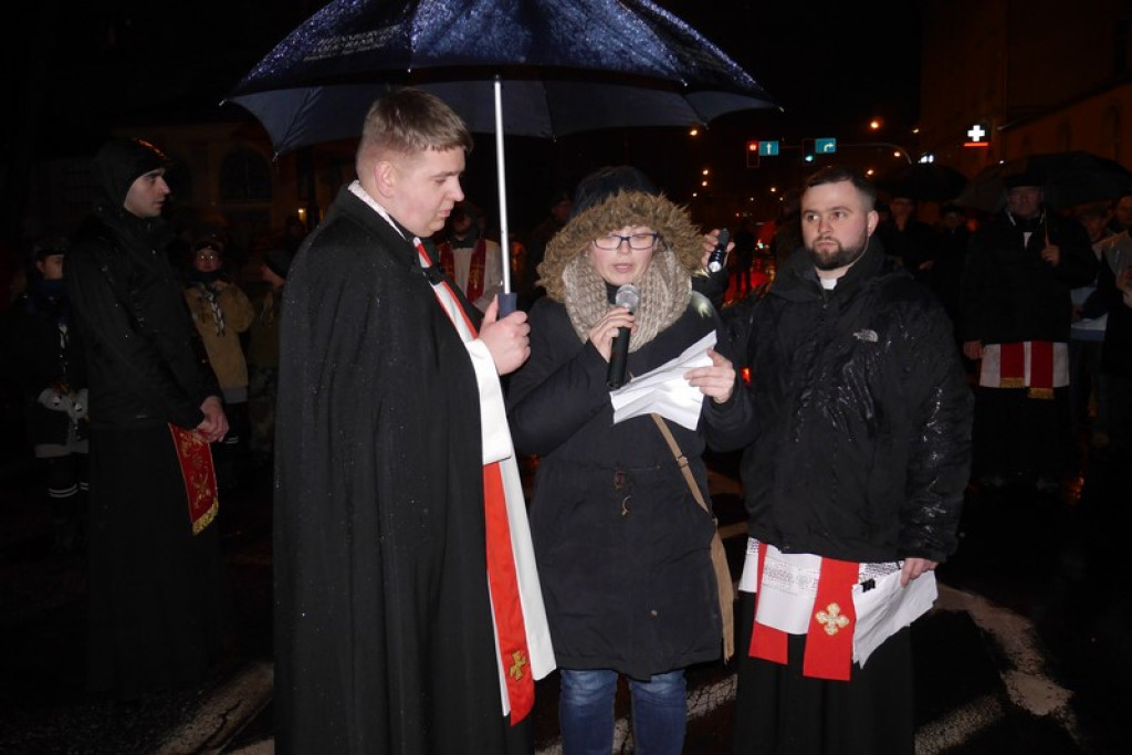 XVI Droga Krzyżowa w Brzegu [fotorelacja]