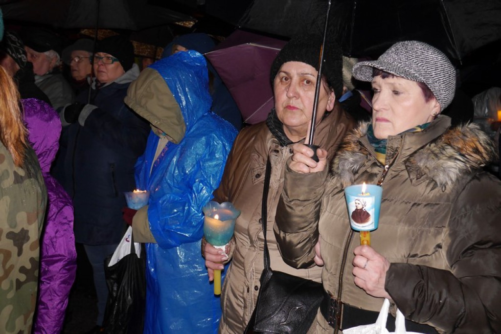 XVI Droga Krzyżowa w Brzegu [fotorelacja]