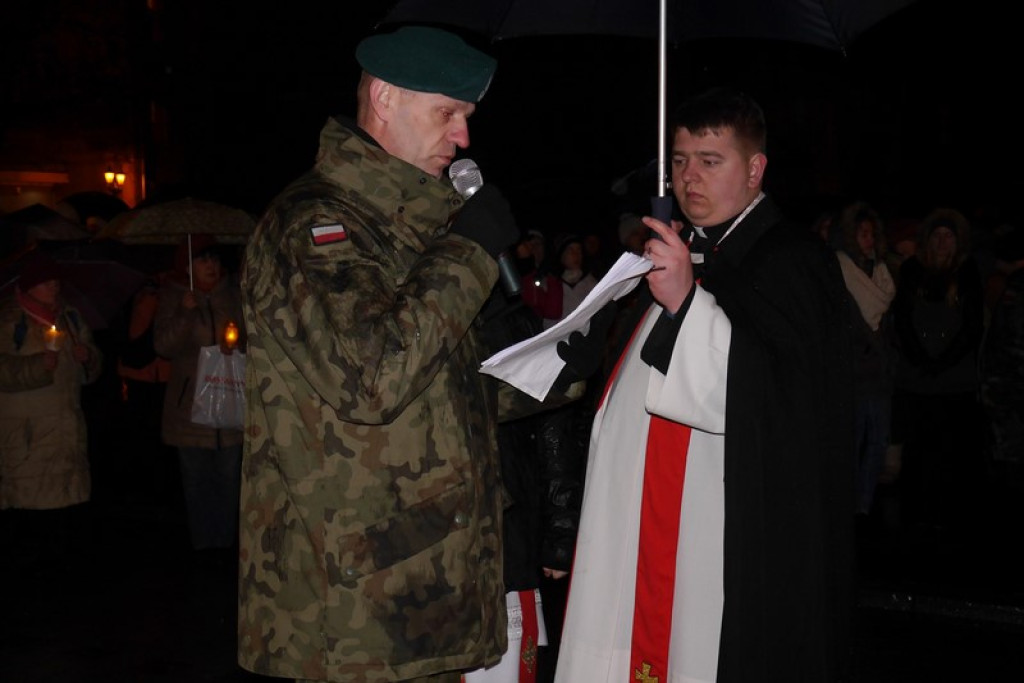 XVI Droga Krzyżowa w Brzegu [fotorelacja]