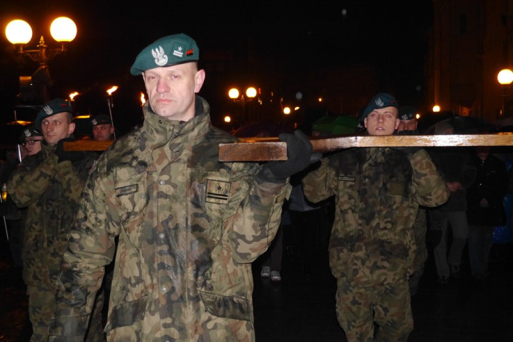 XVI Droga Krzyżowa w Brzegu [fotorelacja]