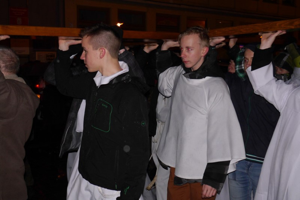 XVI Droga Krzyżowa w Brzegu [fotorelacja]
