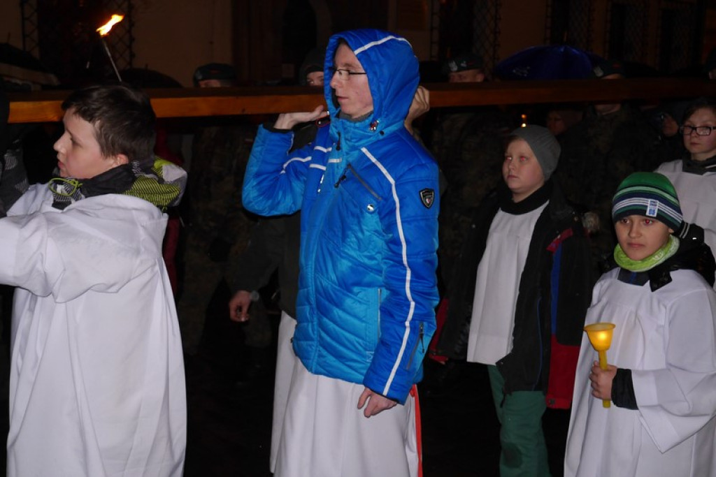 XVI Droga Krzyżowa w Brzegu [fotorelacja]