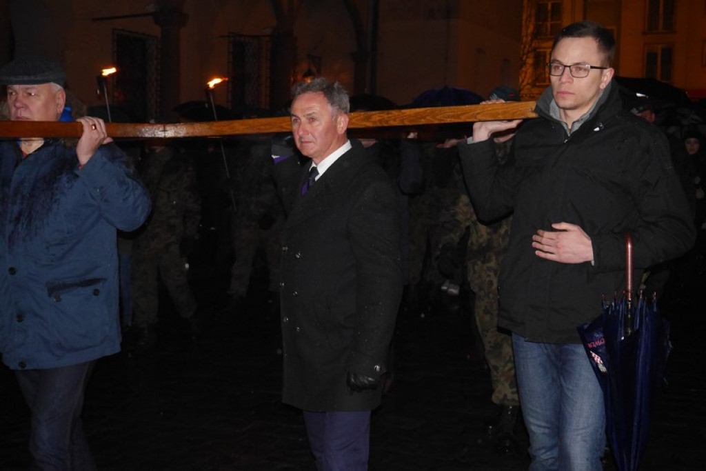 XVI Droga Krzyżowa w Brzegu [fotorelacja]