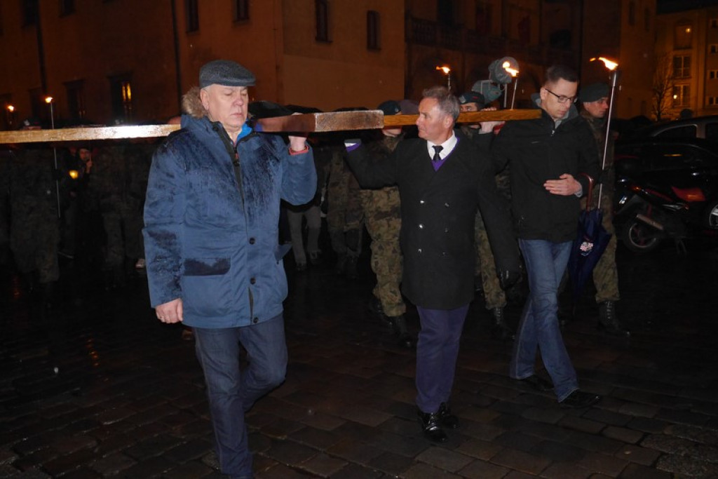 XVI Droga Krzyżowa w Brzegu [fotorelacja]