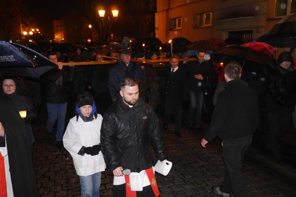 XVI Droga Krzyżowa w Brzegu [fotorelacja]