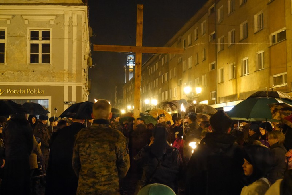 XVI Droga Krzyżowa w Brzegu [fotorelacja]