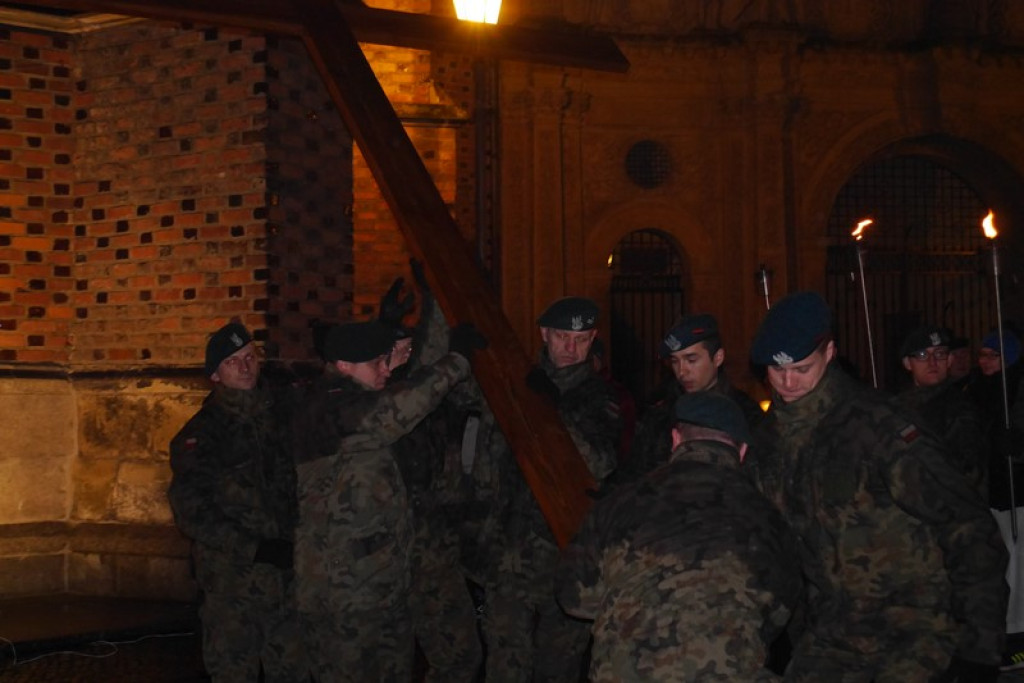 XVI Droga Krzyżowa w Brzegu [fotorelacja]