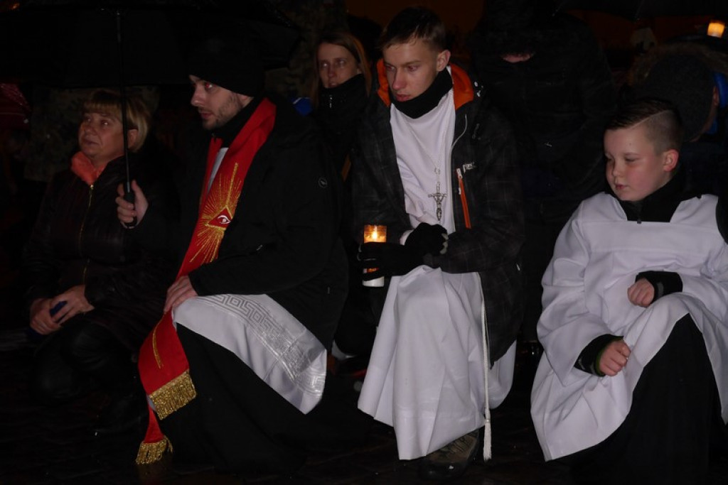 XVI Droga Krzyżowa w Brzegu [fotorelacja]