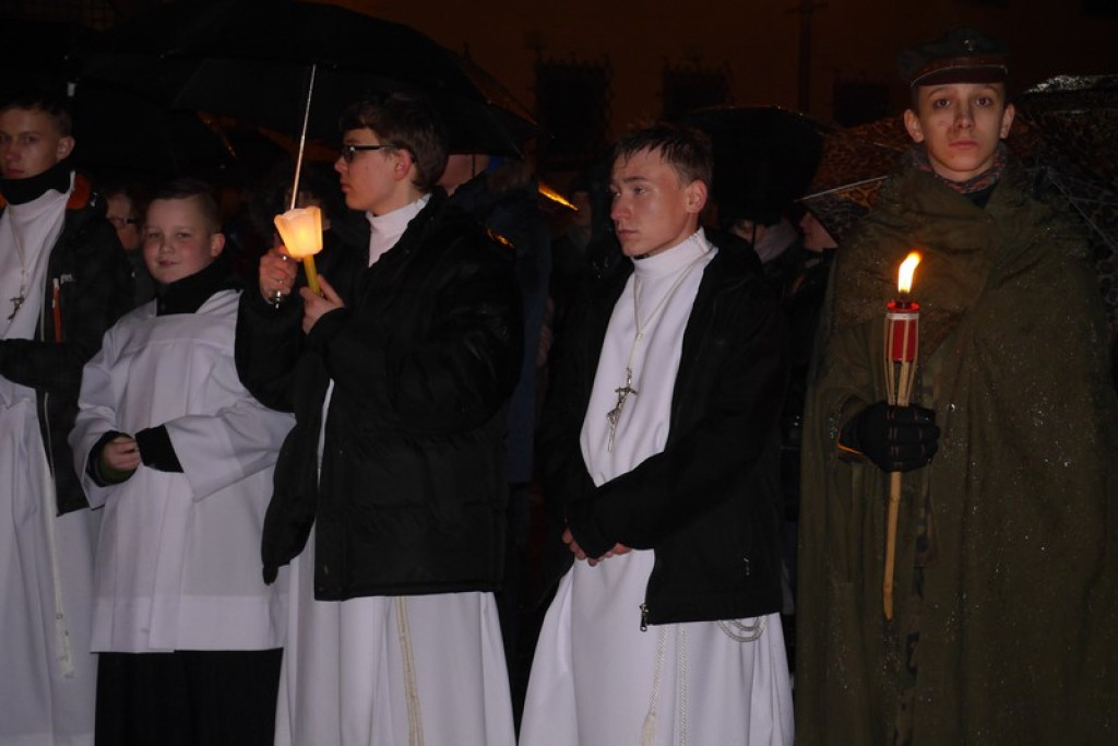 XVI Droga Krzyżowa w Brzegu [fotorelacja]