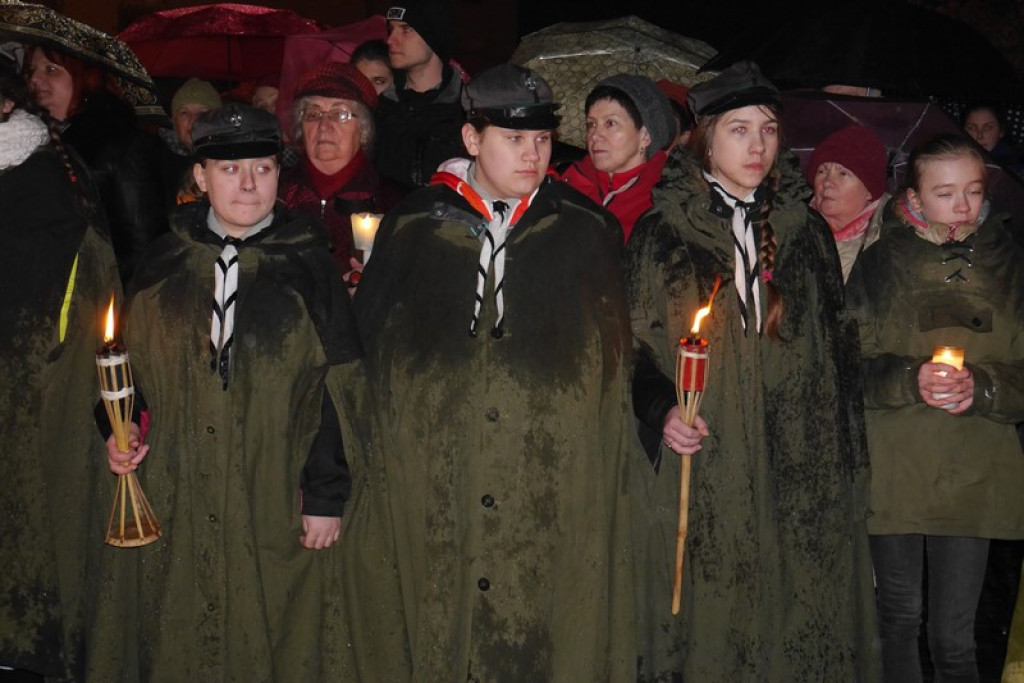 XVI Droga Krzyżowa w Brzegu [fotorelacja]