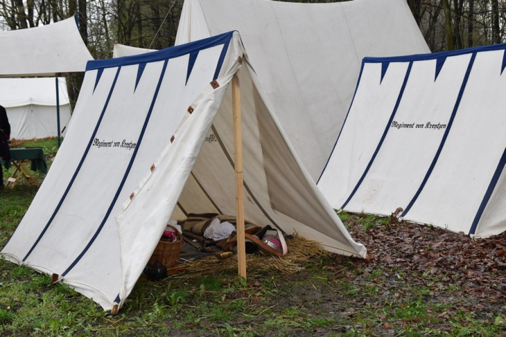 Obozowisko wojsk rekonstrukcyjnych w Brzegu [zdjęcia]