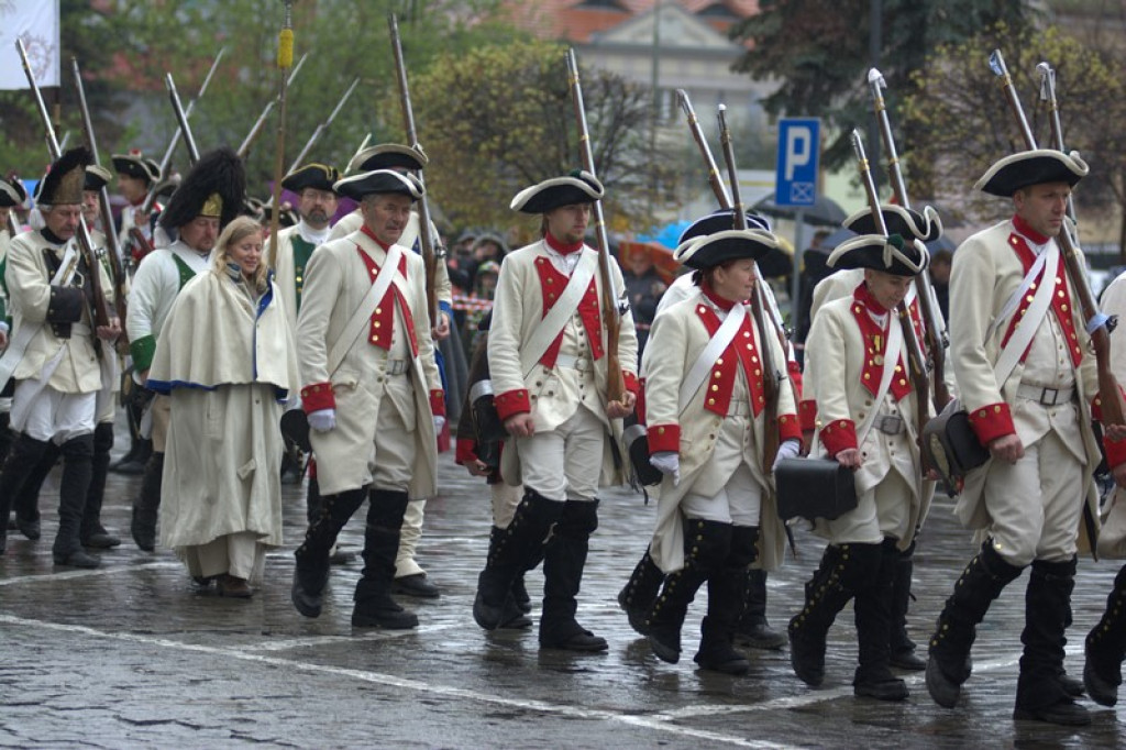Apel, defilada i rekonstrukcja oblężenia twierdzy Brzeg [galeria zdjęć + wideo]
