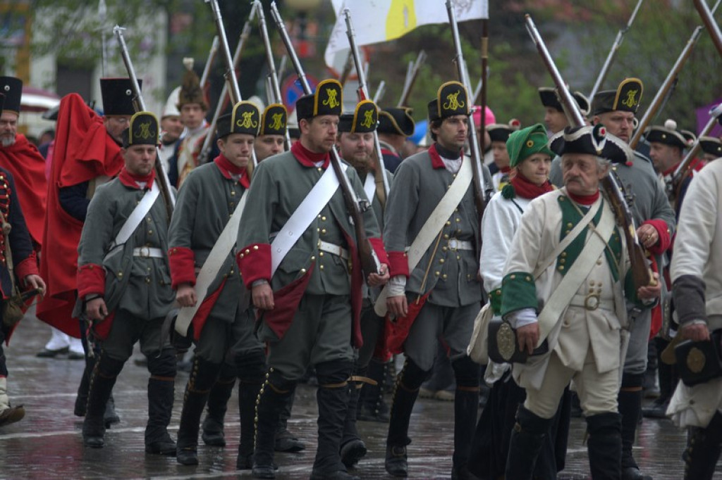 Apel, defilada i rekonstrukcja oblężenia twierdzy Brzeg [galeria zdjęć + wideo]