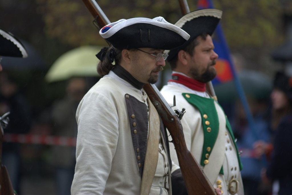 Apel, defilada i rekonstrukcja oblężenia twierdzy Brzeg [galeria zdjęć + wideo]