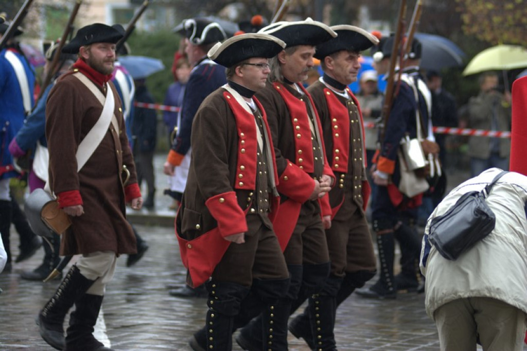 Apel, defilada i rekonstrukcja oblężenia twierdzy Brzeg [galeria zdjęć + wideo]