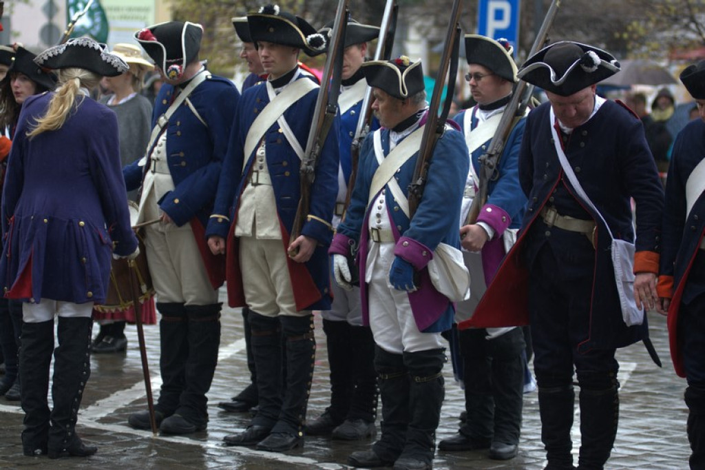 Apel, defilada i rekonstrukcja oblężenia twierdzy Brzeg [galeria zdjęć + wideo]