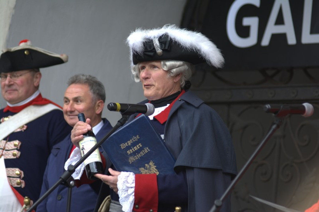 Apel, defilada i rekonstrukcja oblężenia twierdzy Brzeg [galeria zdjęć + wideo]