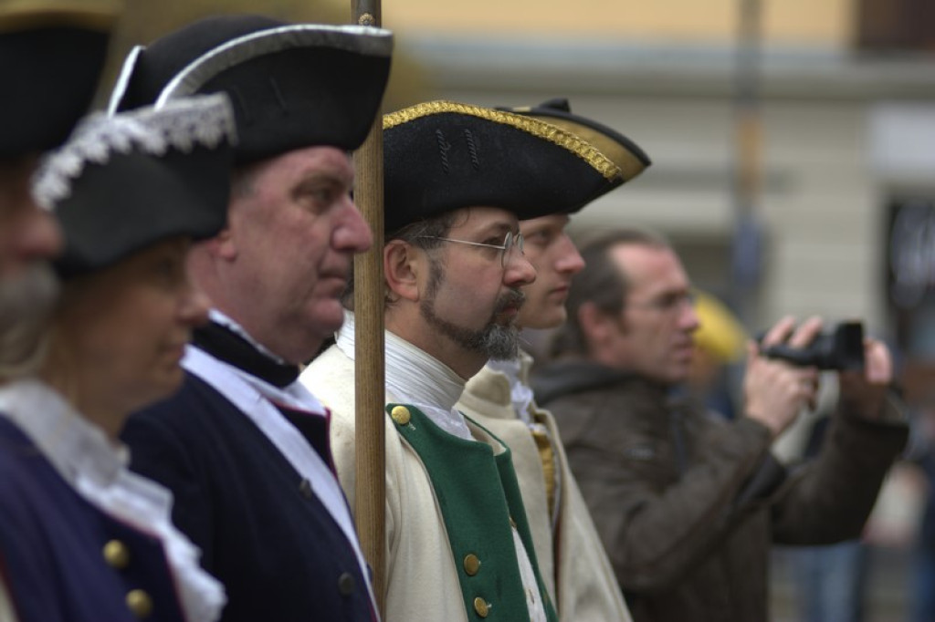 Apel, defilada i rekonstrukcja oblężenia twierdzy Brzeg [galeria zdjęć + wideo]