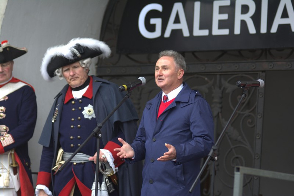 Apel, defilada i rekonstrukcja oblężenia twierdzy Brzeg [galeria zdjęć + wideo]