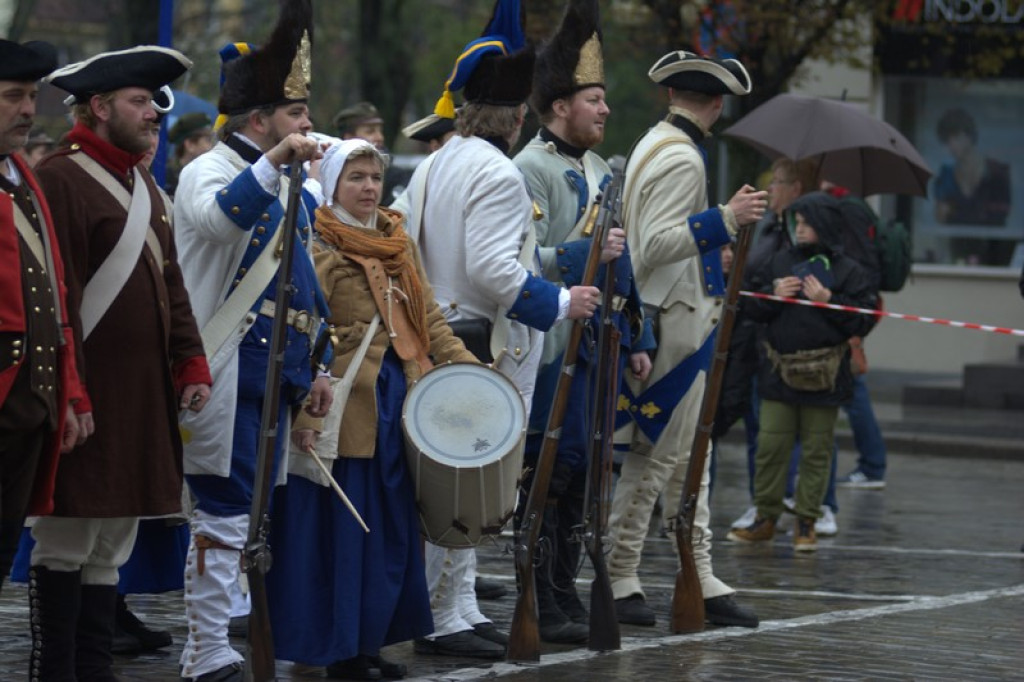 Apel, defilada i rekonstrukcja oblężenia twierdzy Brzeg [galeria zdjęć + wideo]