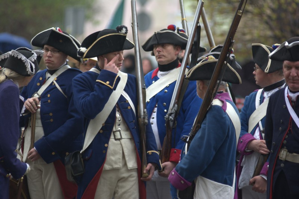 Apel, defilada i rekonstrukcja oblężenia twierdzy Brzeg [galeria zdjęć + wideo]