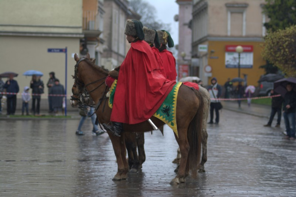 Apel, defilada i rekonstrukcja oblężenia twierdzy Brzeg [galeria zdjęć + wideo]
