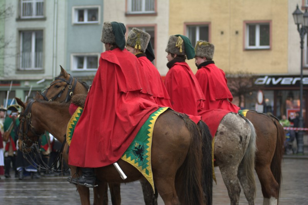 Apel, defilada i rekonstrukcja oblężenia twierdzy Brzeg [galeria zdjęć + wideo]