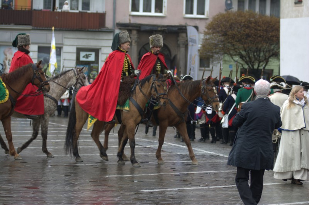 Apel, defilada i rekonstrukcja oblężenia twierdzy Brzeg [galeria zdjęć + wideo]